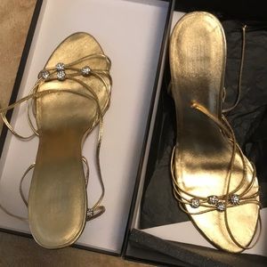 Beautiful detailed gold heels